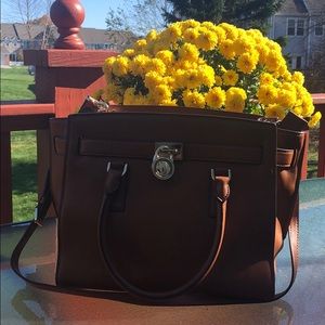 MICHAEL Michael Kors Satchel in Brown/Gold